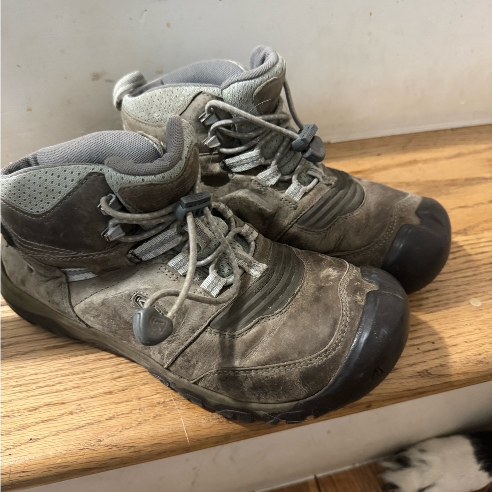 Keen Kids Gray and Black Hiking Boots